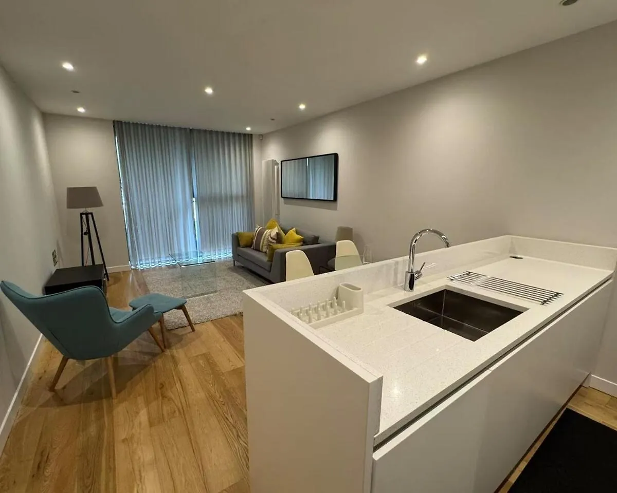 Stylish 2Br Apt In Quartermile Meadows Park Views Edimburgo 0*,